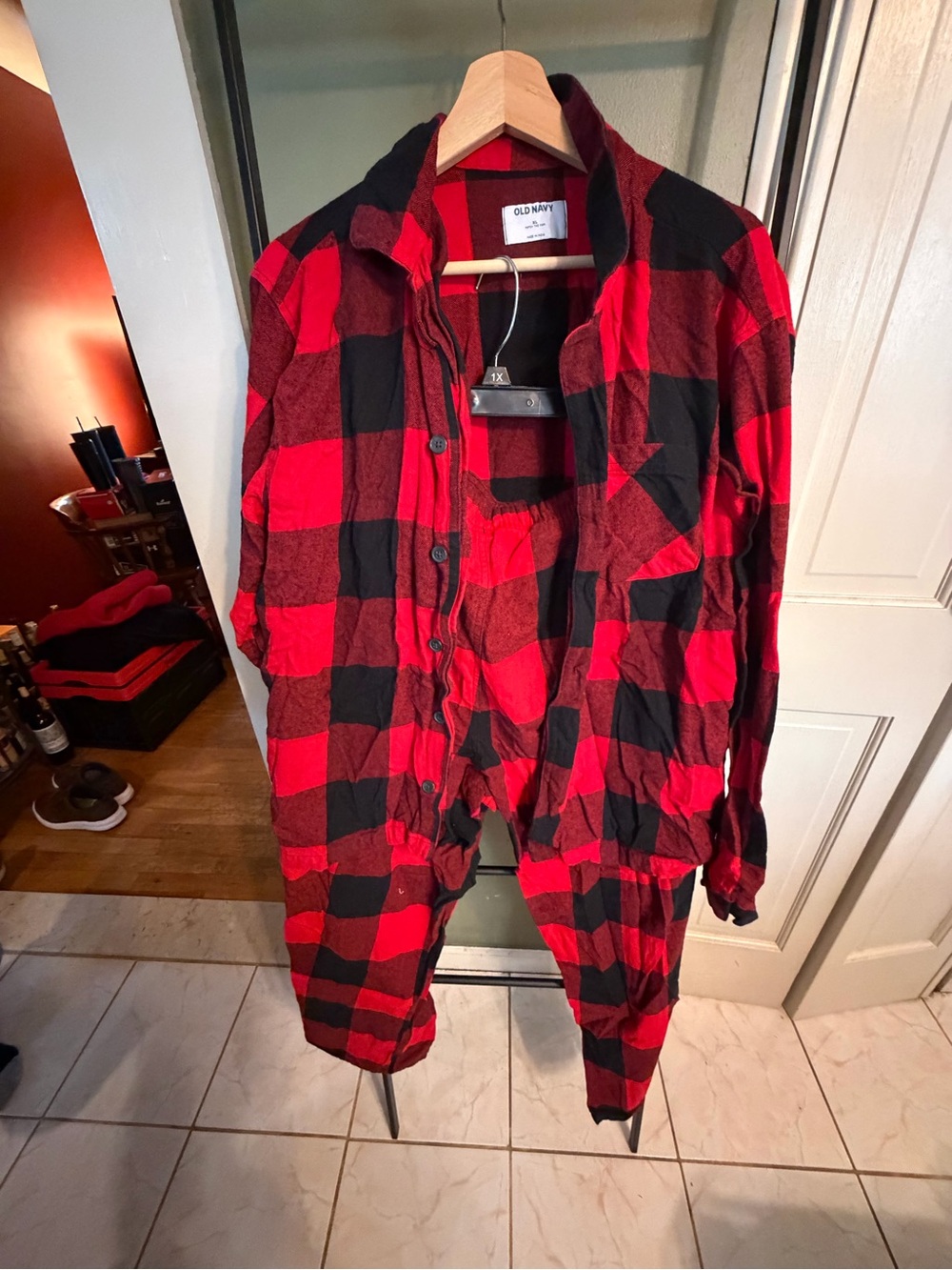 Old Navy Red & Black Buffalo Plaid Mens Pajama set Buttons